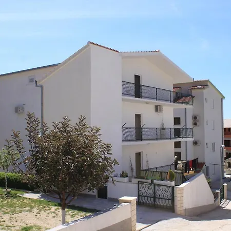 Nemira 4652c Apartamento
